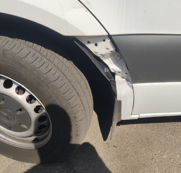 Крепление переднего левого крыла нижнее Mercedes-Benz Sprinter 316 CDI 2022 