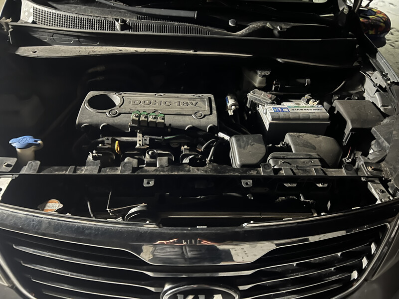 Верхня накладка радиатора Kia Sportage  2010 2.4 Бензин 