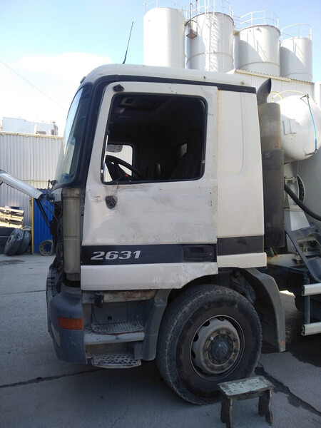 Дверь левая водительская Mercedes Actros 2631 1999 г.  Киев