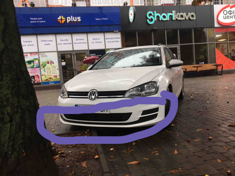 Бампер передний в сборе Volkswagen Golf 7 2015 г.  1.6 л дизель Ровно