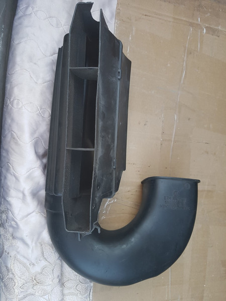 Воздухозаборник 1KO.805.962.E   Volkswagen Tiguan