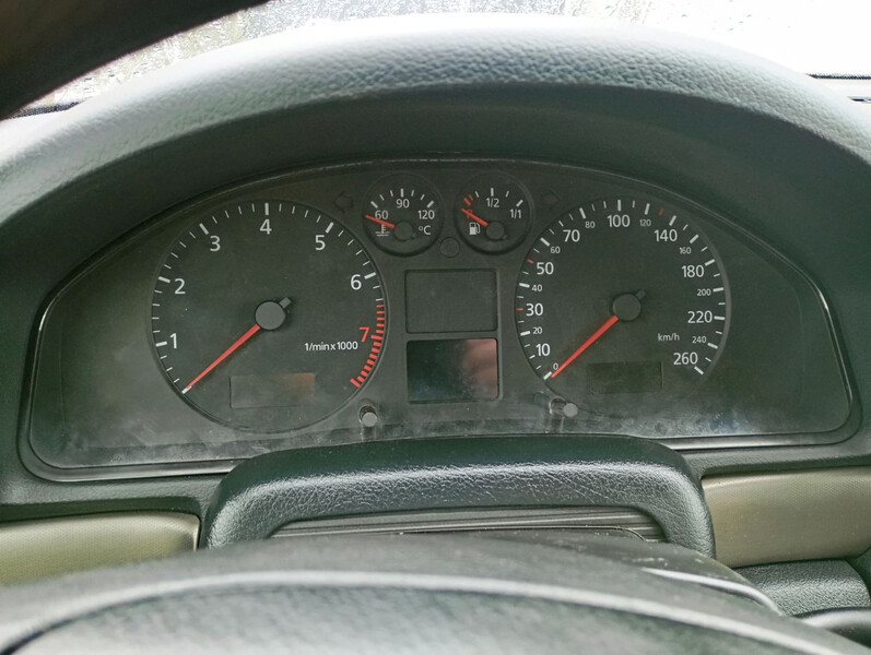 Приборная панель Audi A4 B5 2000 г.  Ровно