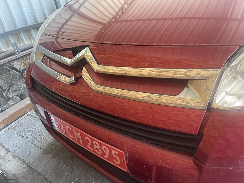 Решітка радіатора з хромом Citroen Berlingo  2011 універсал 1.6 Дизель 