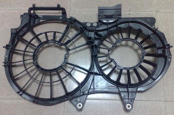 Диффузор Audi A4 B7 2006 г.  1.8 л бензин Кременчуг