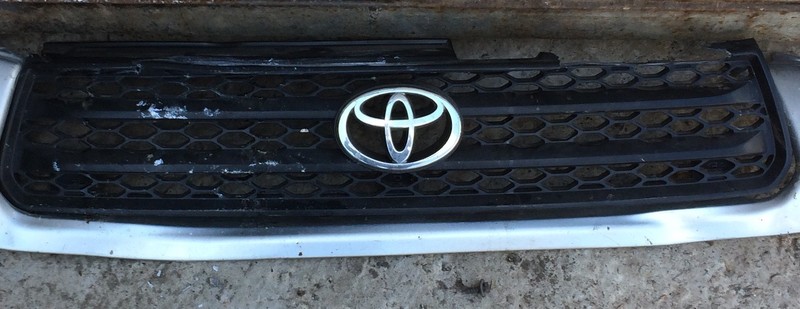 Решотка радиатора Toyota Rav 4 2003 г.  2.0 л бензин Никополь