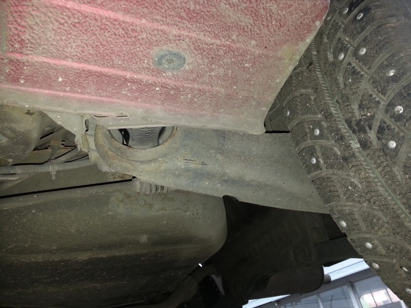 Сайленблок заднего рычага передний Mitsubishi Lancer 9 2006 г.  1.3 л бензин Киев