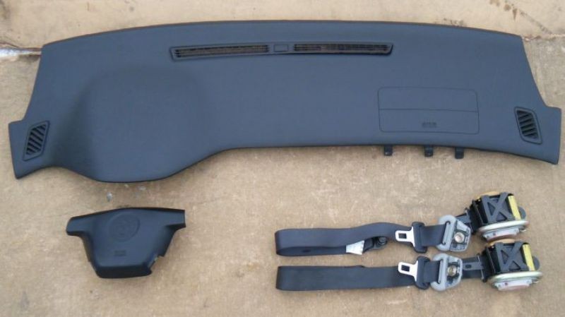 Накладка на приборную панель Mitsubishi Lancer 9  2006 2.0 Бензин Киев