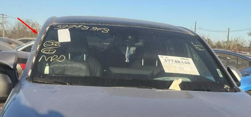 Молдинг лобового скла Toyota Venza AWD Hybrid Limited 2021 2.4 Гибрид 