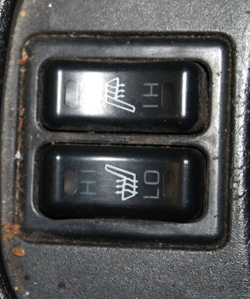 Кнопки підігріву сидінь Mitsubishi Lancer 9  2006 універсал 1.6 Бензин Маріуполь