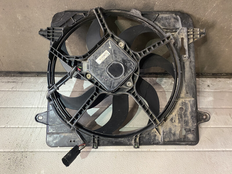 Вентилятор радиатора Jeep Wrangler 2014 г.  3.6 л бензин