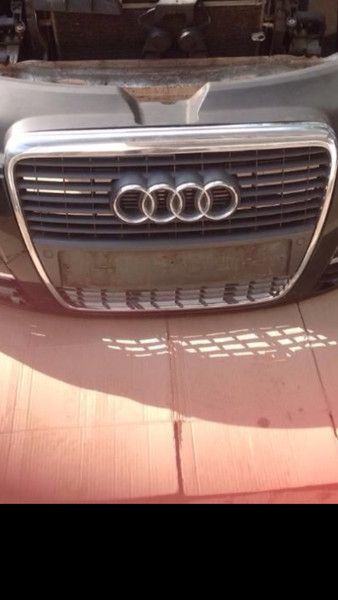 Решетка передняя Audi A6 C6 2005 г.  3.0 л дизель Киев