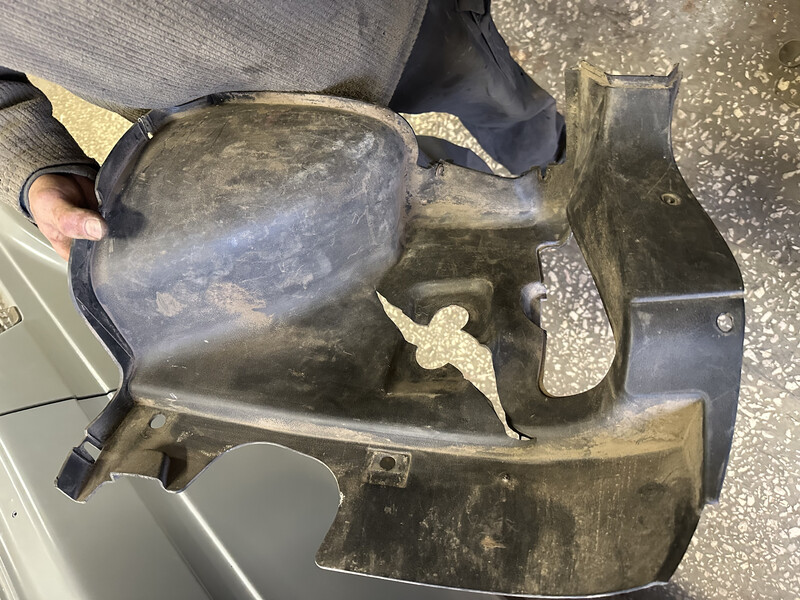 Пластик багажника ВАЗ (Lada) 21214  2016 1.7 Бензин Хмельник