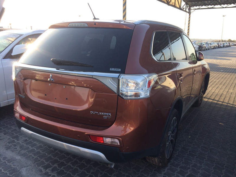 Фонарь задний 8330A806   Mitsubishi Outlander