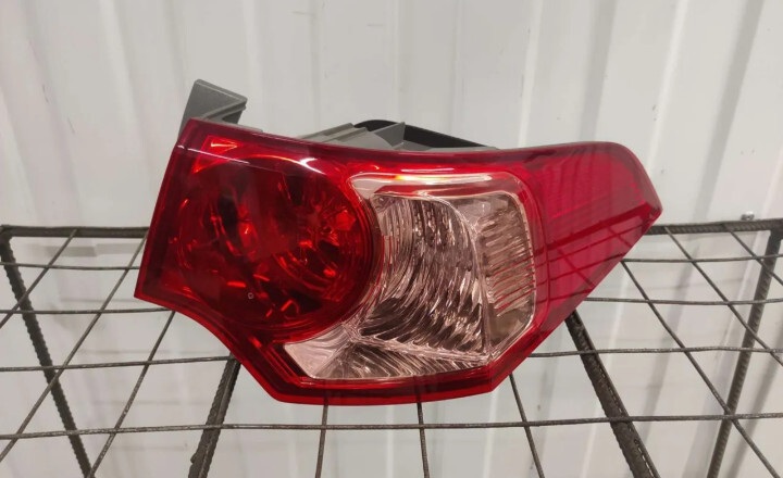 Правый задний наружный фонарь рейсталинг Honda Accord  2012 2.4 Бензин Киев