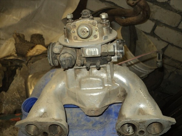 Коллектор впускной моновпрыск ВАЗ (Lada) 21214  2000 1.7 Бензин 