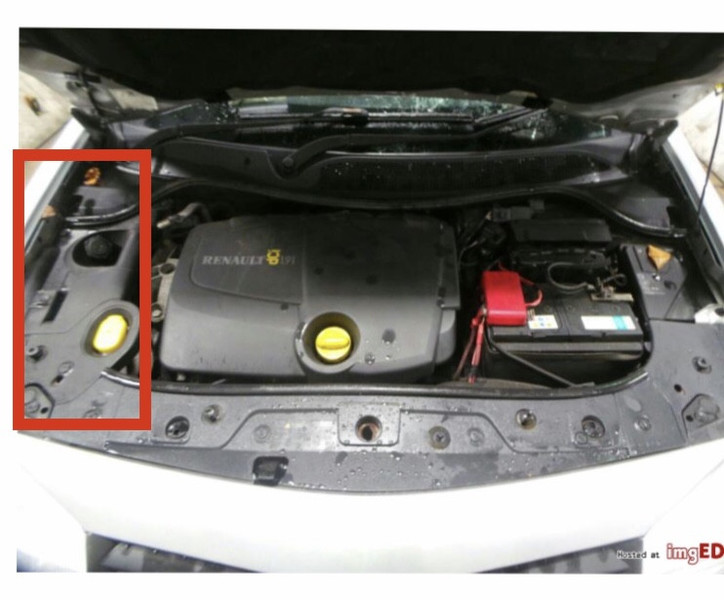 Пластик под капотом Renault Megane 2 хэтчбек 2003 г.  1.9 л дизель Белая Церковь