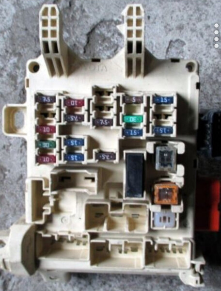 Блок запобіжників 8274112010   Toyota Corolla