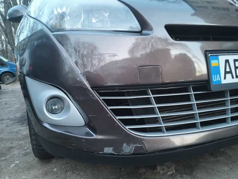 Бампер передний Renault Grand Scenic 3  2010 универсал 1.4 Бензин Полтава