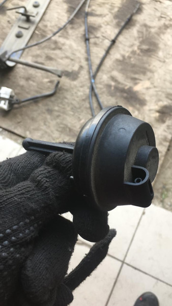 Вакуумный привод крыльчаток впускного коллектора Mercedes-Benz V-Class  1999 универсал 2.8 Бензин Одесса