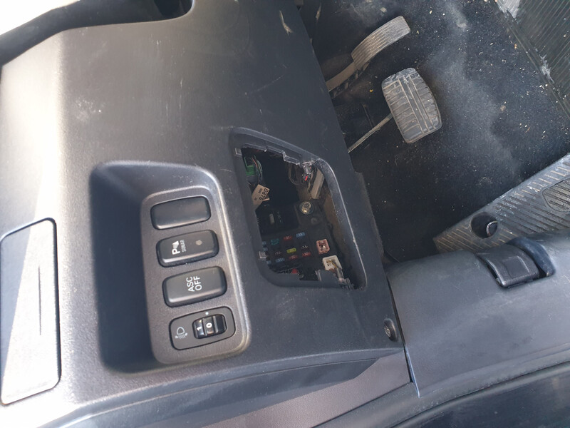 Бардачок Mitsubishi Outlander XL  2009 2.4 Бензин Винница