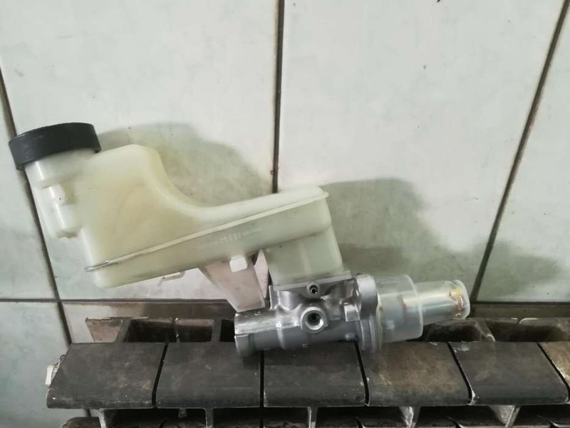 Головний гальмівний циліндр Toyota Venza  2010 хетчбек 3.5 Бензин 