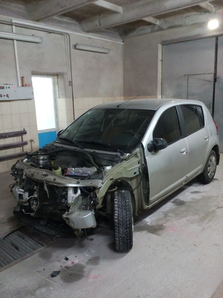 Капот Dacia Sandero хетчбек 2016 р.  1.6 л бензин Чернігів