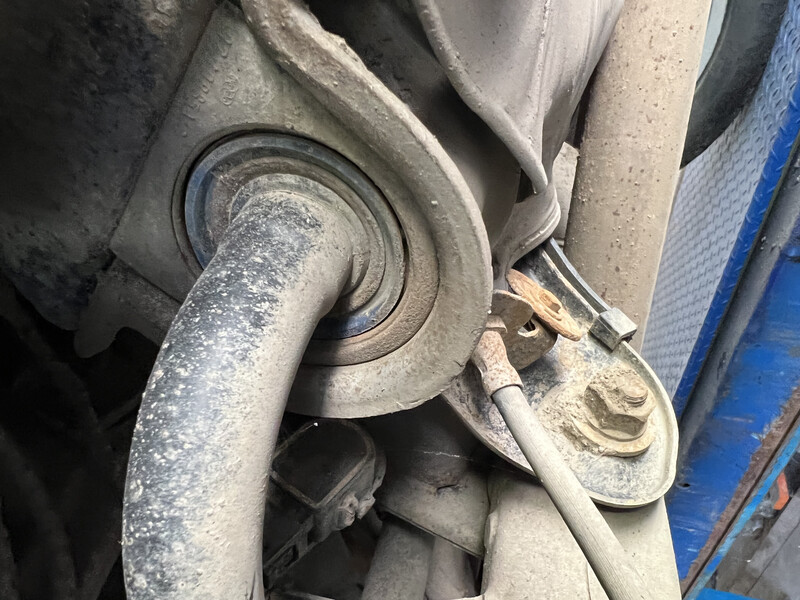 Задня права резинка для стабілізатора BMW X5 E70  2007 4.8 Бензин 