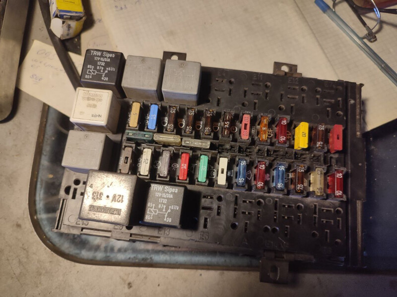 Блок предохранителей Iveco TurboDaily  1998 2.8 Дизель Миргород