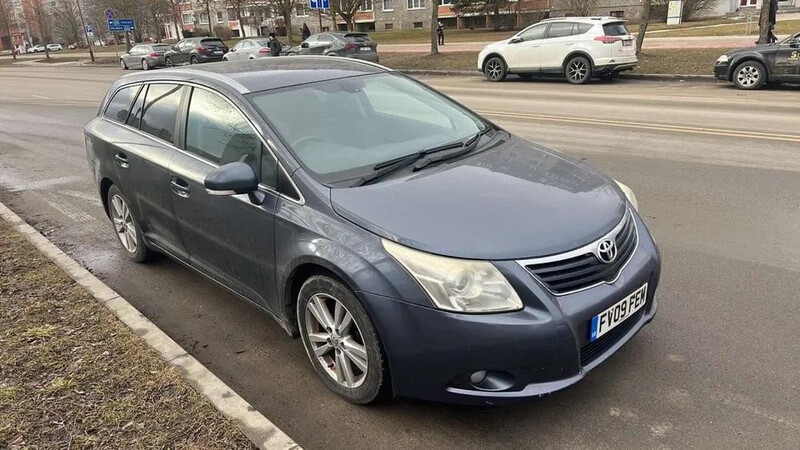 Лобове Toyota Avensis  2012 універсал 2.0 Дизель 