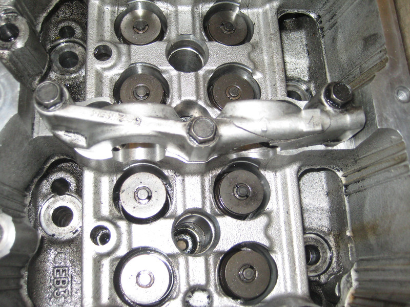 Распредвалы и 4 ый бугель распредвалов Nissan Pathfinder R51  2008 2.5 Дизель 