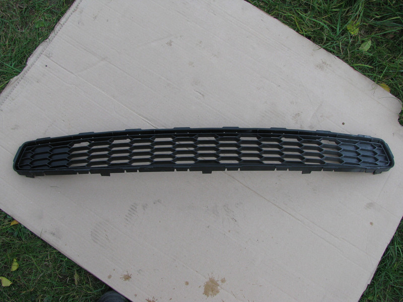 Решетка в передний бампер Nissan Leaf  2015 хэтчбек  Электро Львов