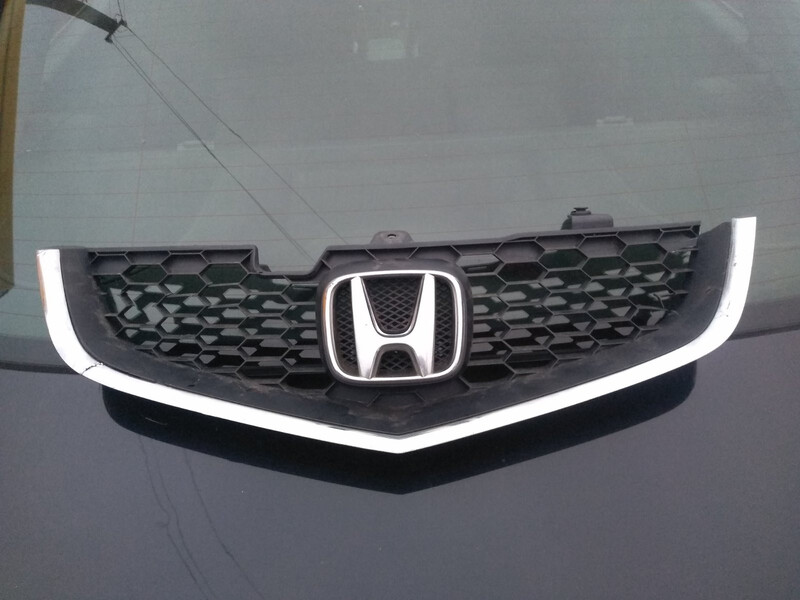 Решетка радиатора тайпс Honda Accord 7  2004 2.4 Бензин Киев