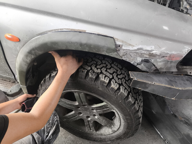 Лісова передня права Mitsubishi Pajero Sport  2005 2.5 Дизель Коломия