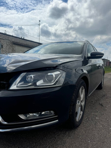 Фара правая Volkswagen Passat B7 универсал 2012 г.  2.0 л дизель Чернигов