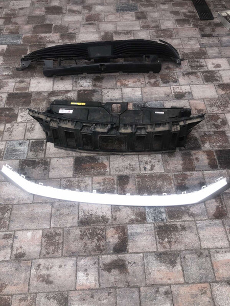 Губа переднего бампера Peugeot 3008  2022 хэтчбек 1.5 Дизель Городенка