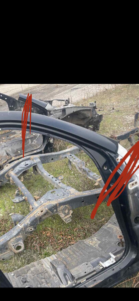 Кусок стойки правой Toyota Land Cruiser 200  2009 хэтчбек 4.5 Дизель Киев