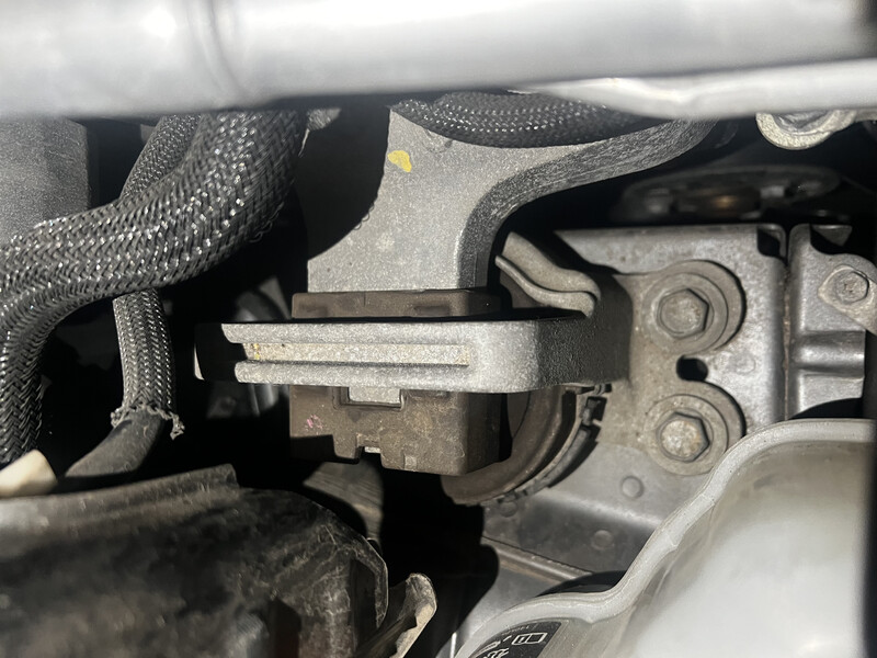 Подушка двигателя Nissan X-Trail T32  2017 2.0 Дизель Николаев