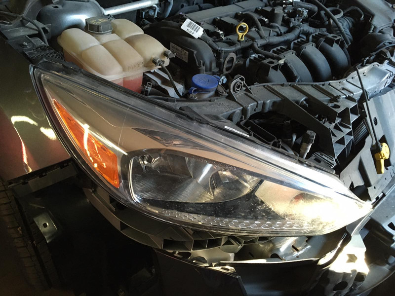 Галогенна фара F1EZ13008E   Ford Focus