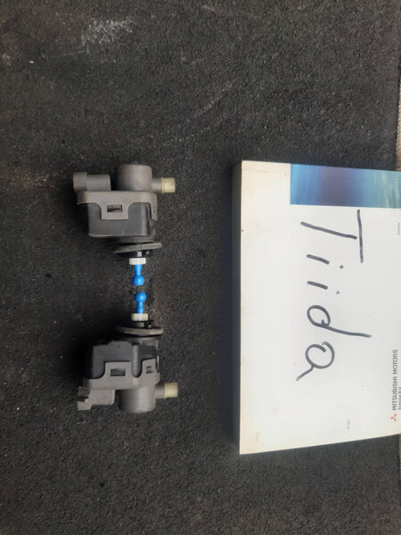 Коректор фар Nissan Tiida C11  2008 хетчбек 1.6 Бензин 