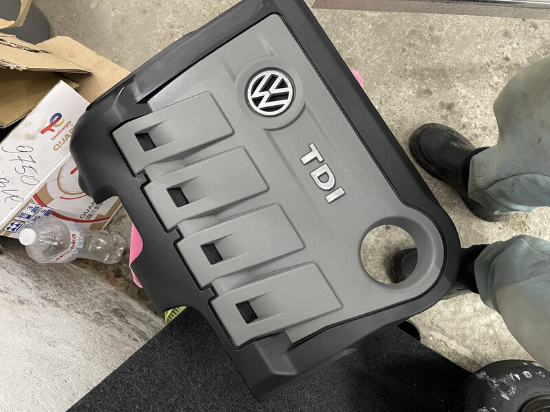 Декоративна кришка двигуна Volkswagen Passat B7  2012 2.0 Дизель 