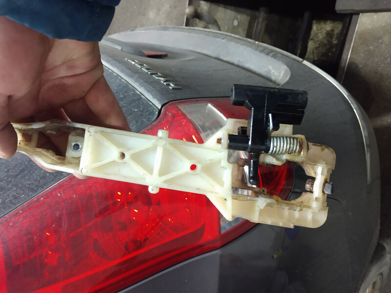 Крепление дверной ручки задней левой Hyundai i30  2008 универсал 1.6 Дизель Дубно