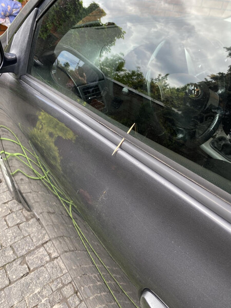 Уплотнитель стекла Toyota Corolla E140  2008 1.5 Бензин Днепр