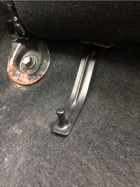 Фиксатор водительского коврика Subaru Impreza WRX  2014 2.0 Бензин Киев