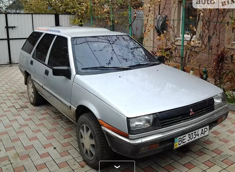 Стекло лобовое Mitsubishi Lancer  1986 универсал 1.5 Бензин Хмельницкий