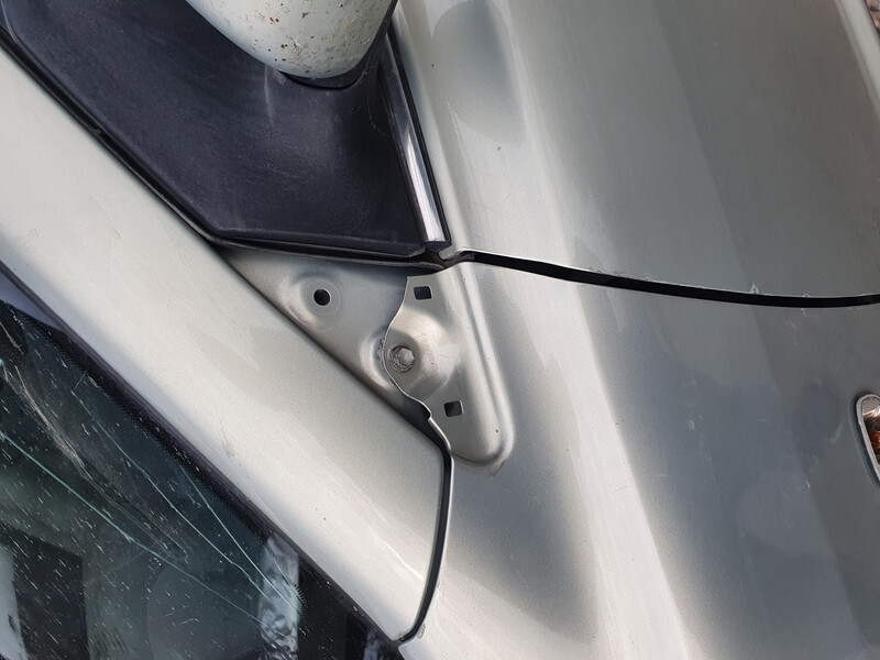 Угол пластиковый декоративный над передним левым крылом Toyota Avensis  2006 1.6 Бензин 