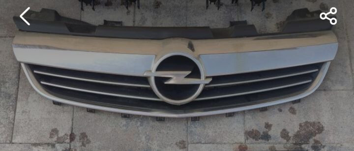 Решетка радиатора Opel Astra универсал 2010 г.  1.7 л дизель Бердичев