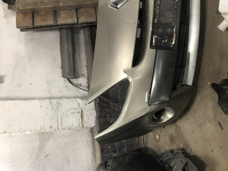 Бампер передний в сборе Renault Clio хэтчбек 2011 г.  1.2 л бензин Ровно