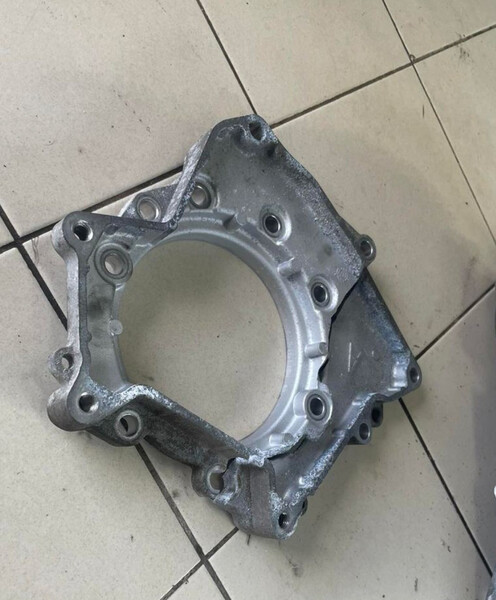 Плита промежуточная Land Rover Range Rover Velar 2018 г.  3.0 л бензин Киев