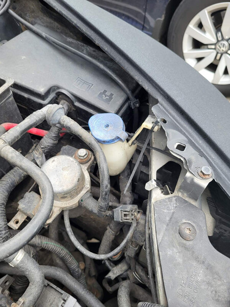 Бачок омывателя Volvo S40 2005 г.  2.4 л бензин