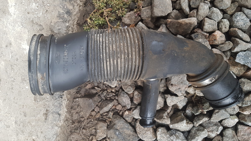 Патрубок воздуховода Ford Mondeo 3  2003 2.0 Дизель Чаплинка